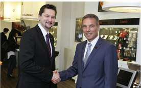 Orange-CEO Michael Krammer (re.) setzt auf Computer von DiTech-Gründer Damian Izdebski.